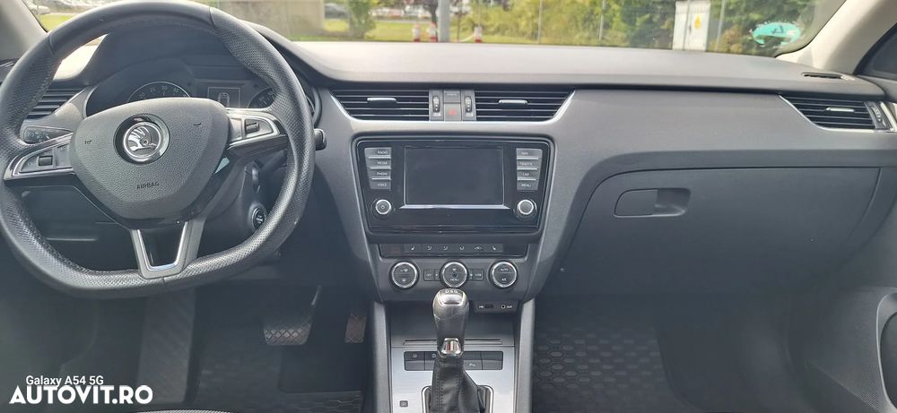 Skoda Octavia 1.6 TDI DSG Style - 9