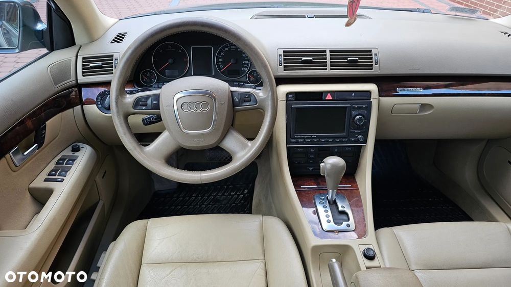 Audi A4 Limousine - 8