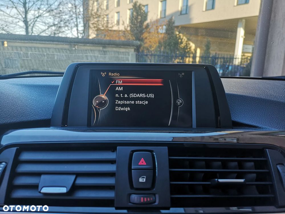 BMW Seria 3 330i xDrive - 16