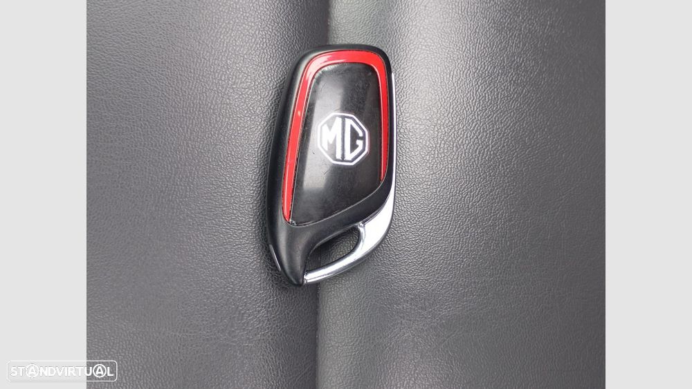 MG ZS EV 72.6 kWh Luxury OBC 11 kW - 18