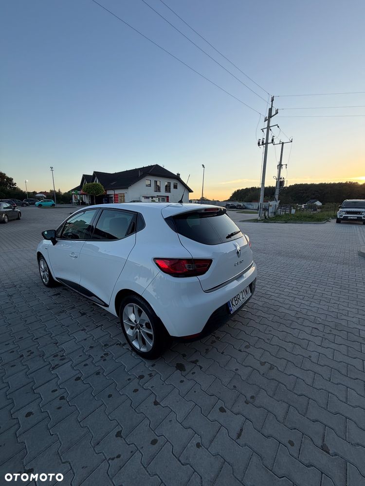 Renault Clio 1.2 16V Limited - 10