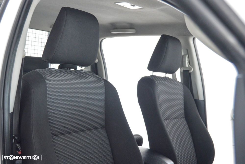 Toyota Hilux 2.4 D-4D 4WD CD CM - 11
