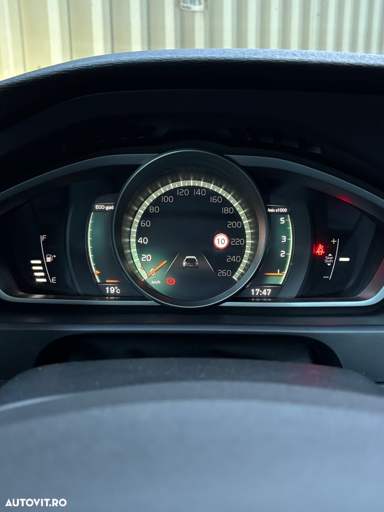 Volvo V40 D2 Momentum - 12