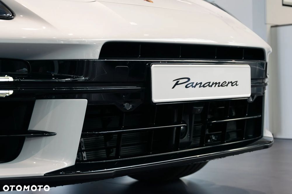 Porsche Panamera 4 E-Hybrid PHEV - 12