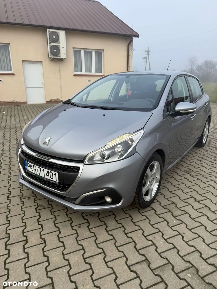 Peugeot 208 - 1