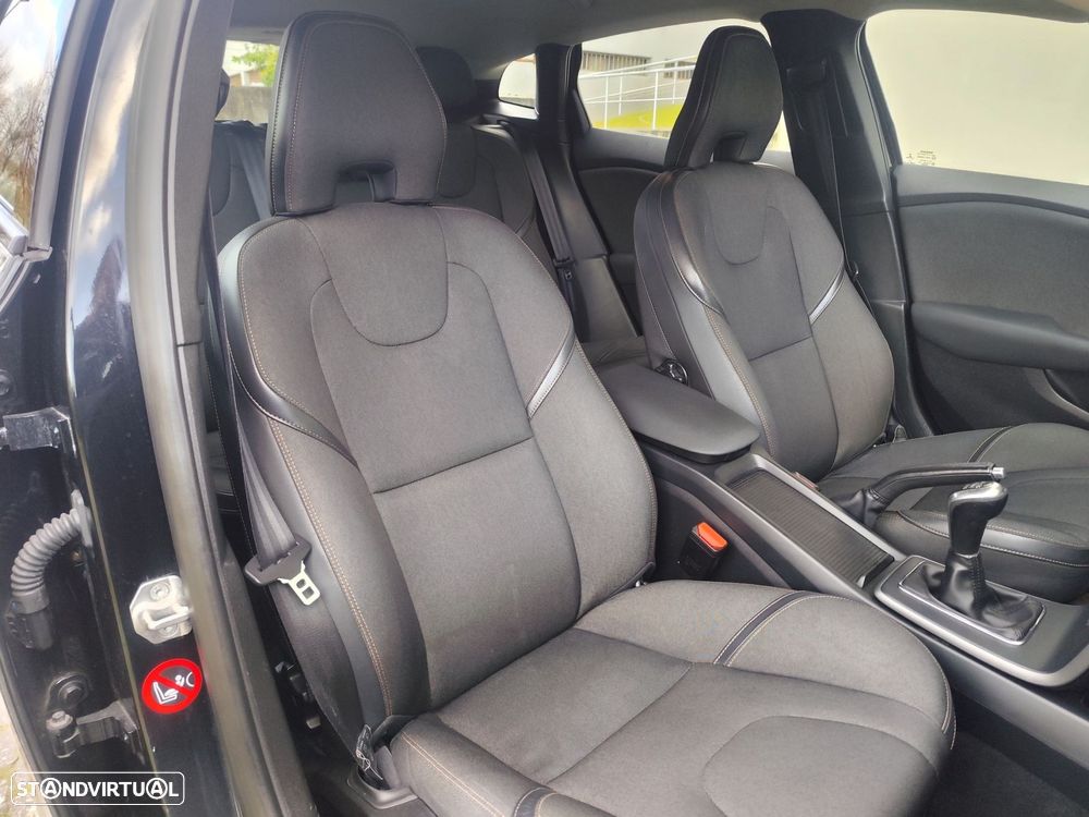 Volvo V40 Cross Country 1.6 D2 Momentum - 24