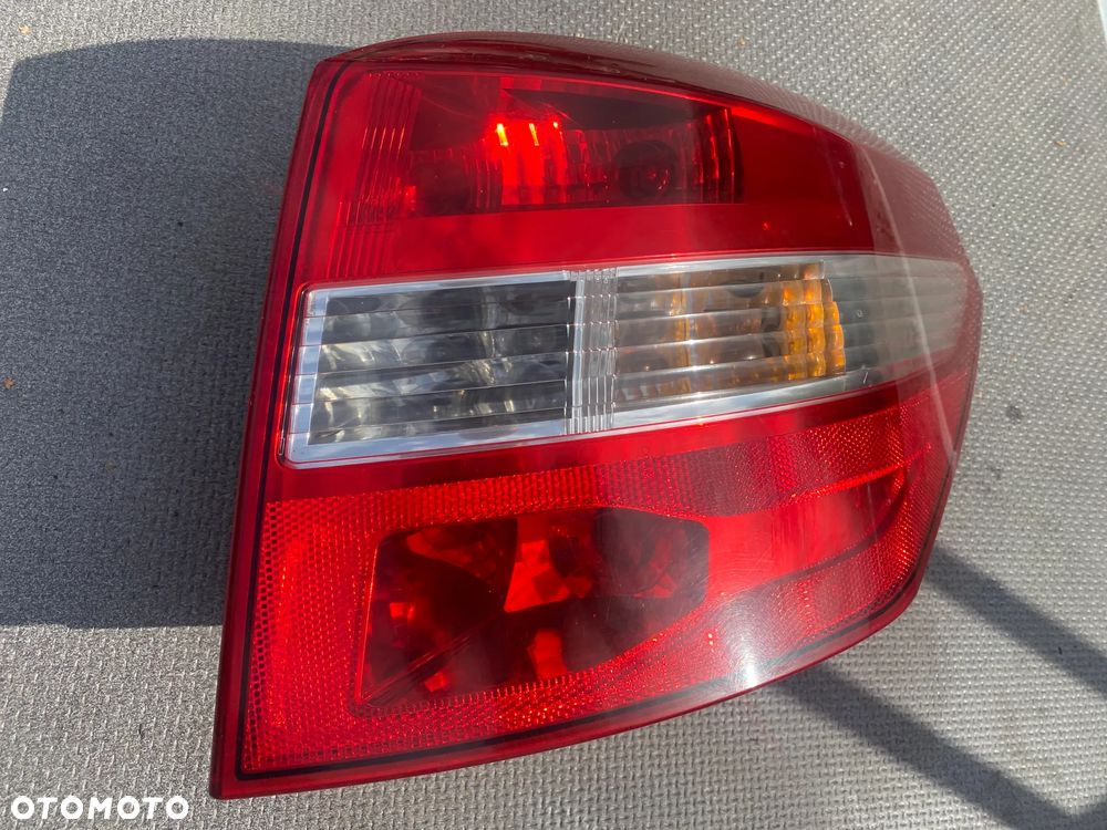 LAMPA TYŁ TYLNA PRAWA RENAULT LAGUNA 3 III 06070 - 2