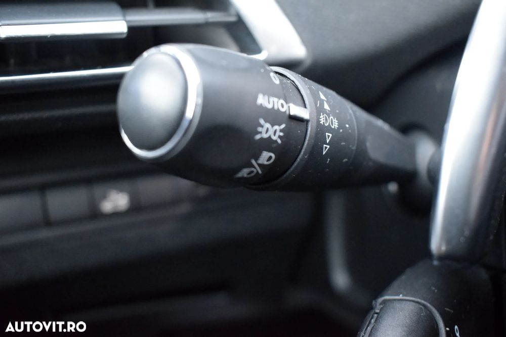 Peugeot 3008 1.6 BlueHDI S&S EAT6 Allure - 25