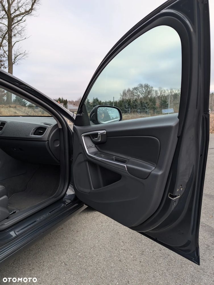 Volvo S60 T5 Drive-E Dynamic Edition (Momentum) - 12