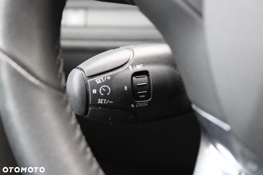 Peugeot 208 - 23