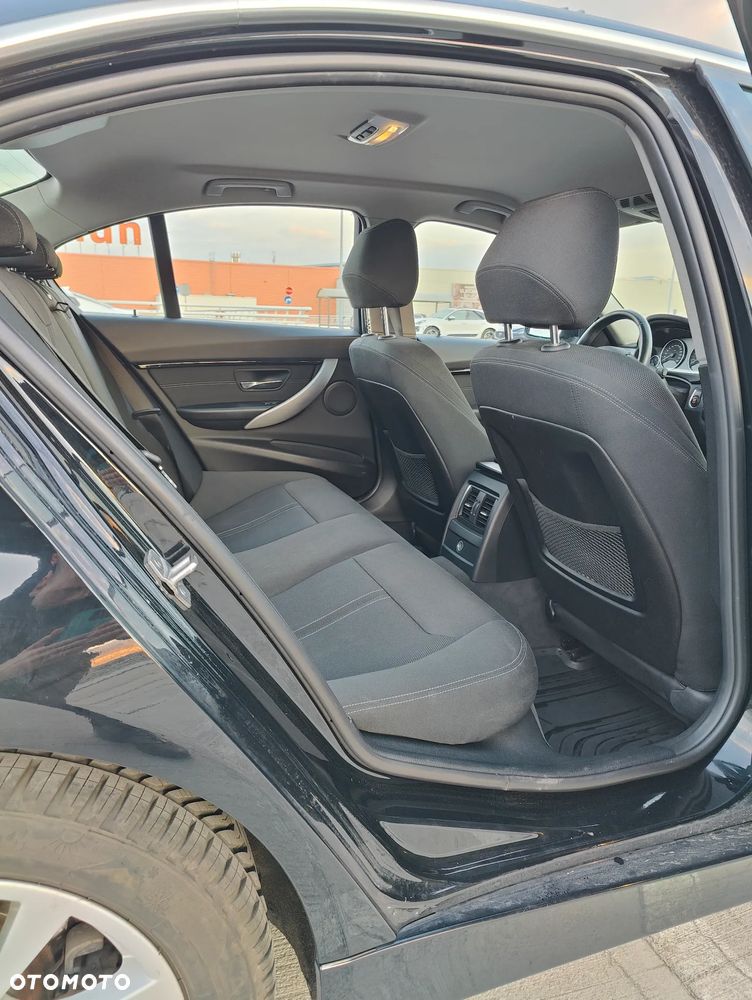 BMW Seria 3 318i Sport Line - 9