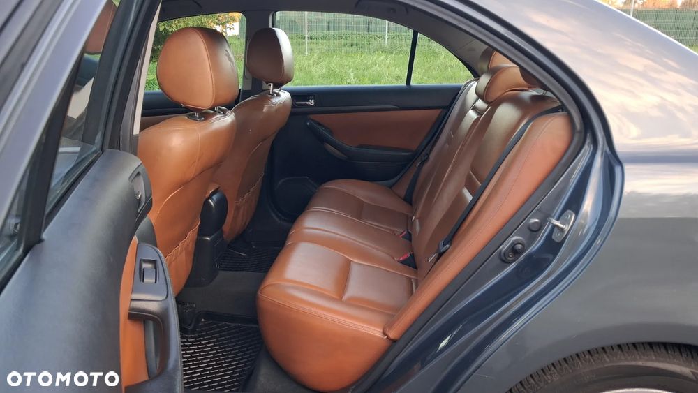 Toyota Avensis - 9
