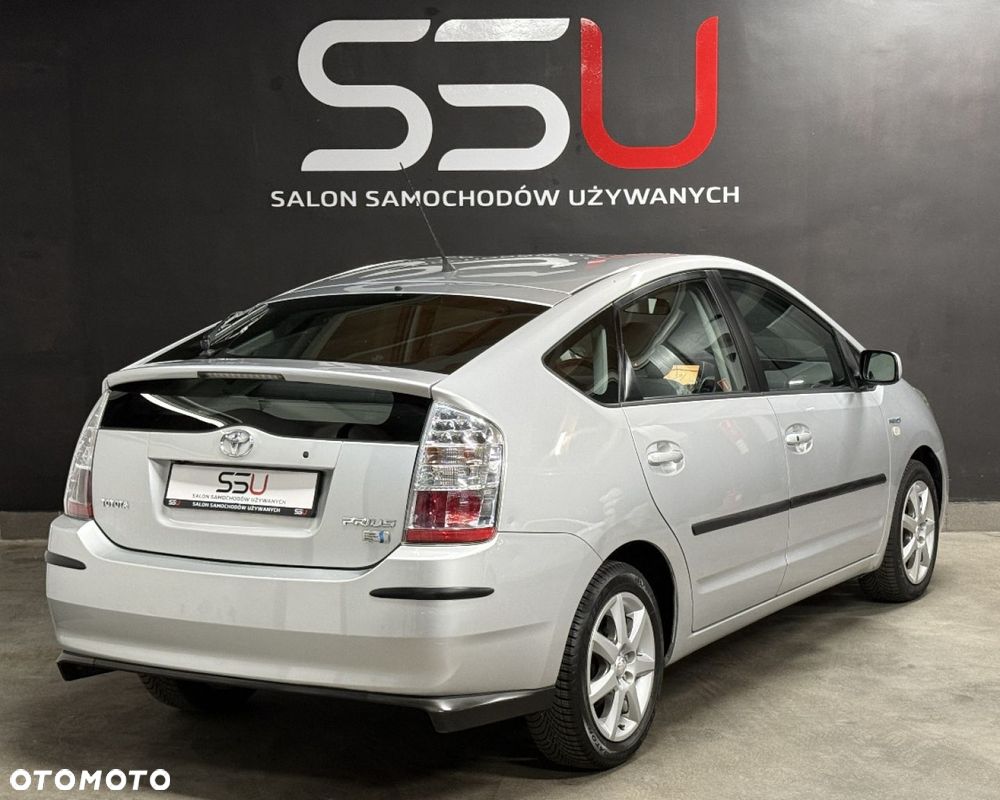 Toyota Prius (Hybrid) - 11