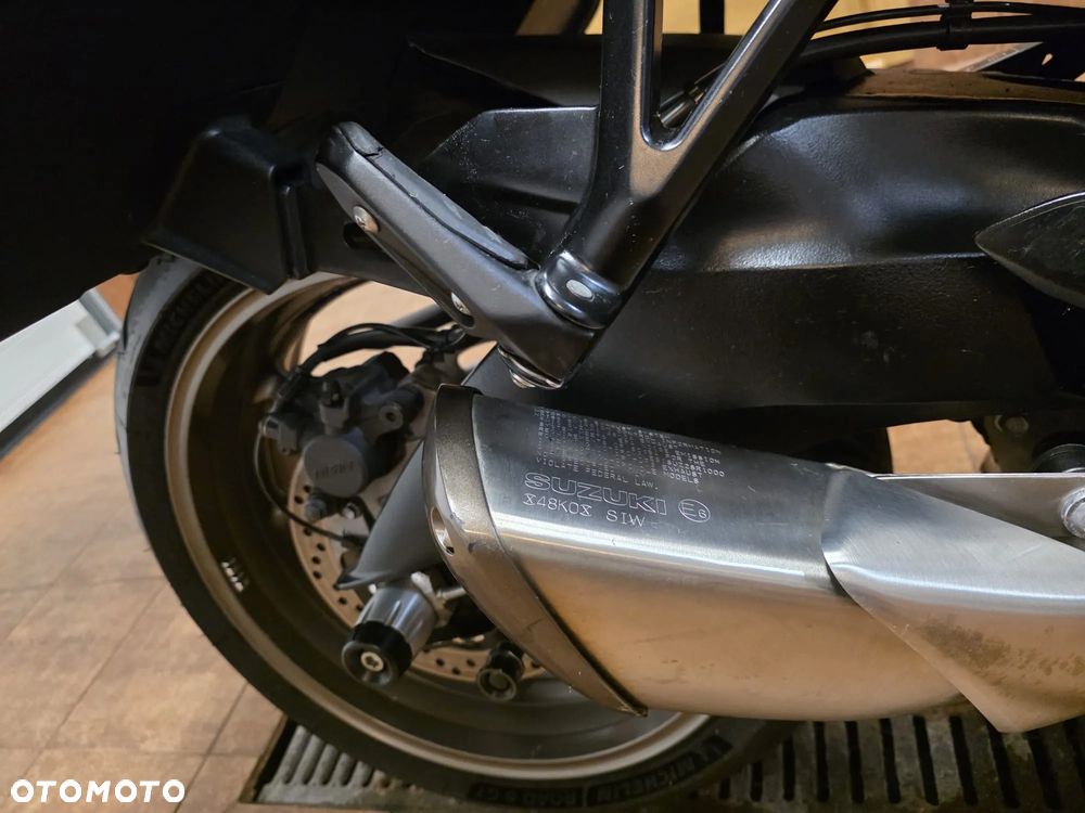 Suzuki GSX 1000 - 19