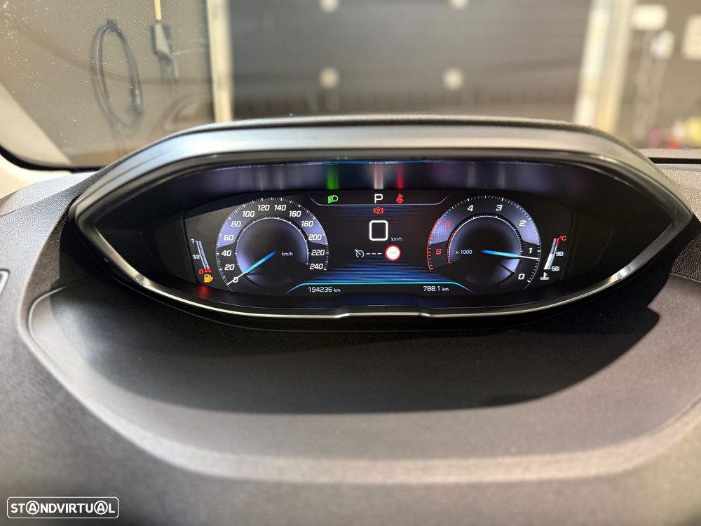 Peugeot 3008 BlueHDi 130 Stop & Start EAT8 Allure - 21