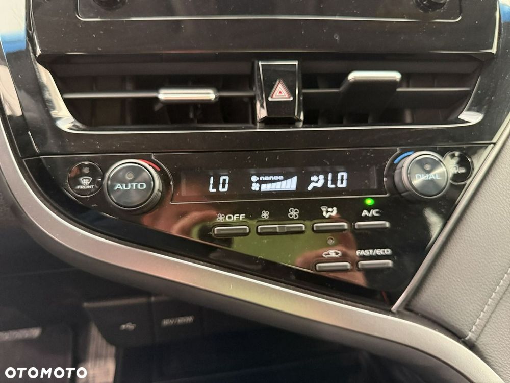 Toyota Camry - 22