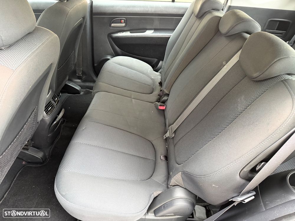 Kia Carens 2.0 CRDi LX - 6