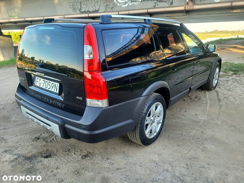 Volvo XC 70 D5 AWD Momentum - 4