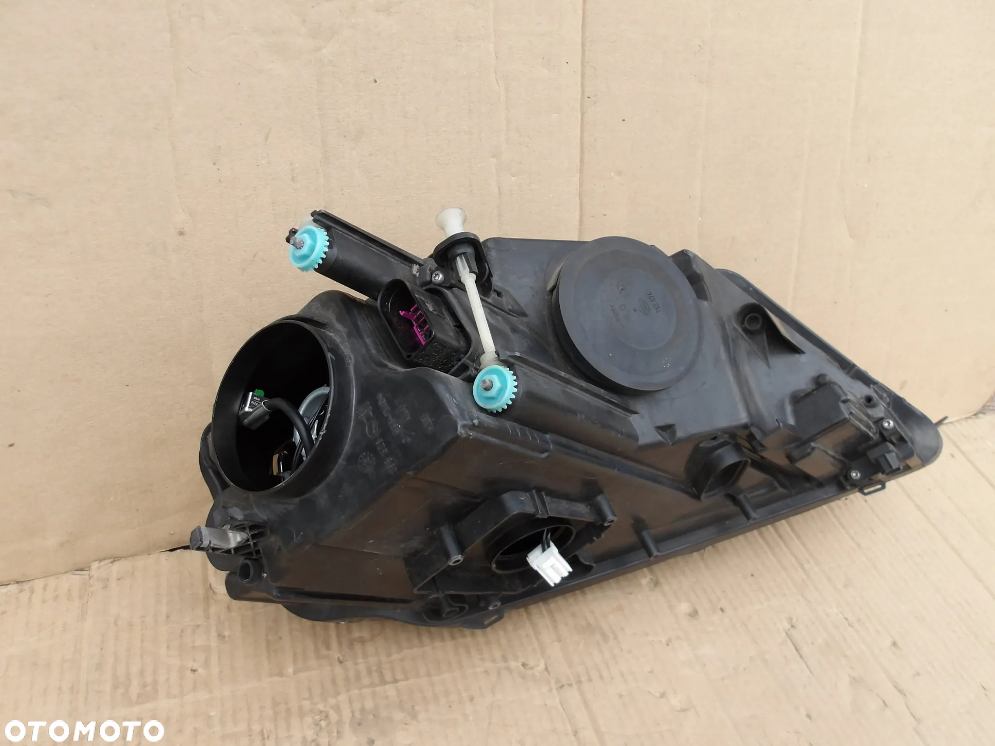 LAMPA LEWY PRZOD AUDI A3 8P LIFT BI XENON 8P0941003BE - 8