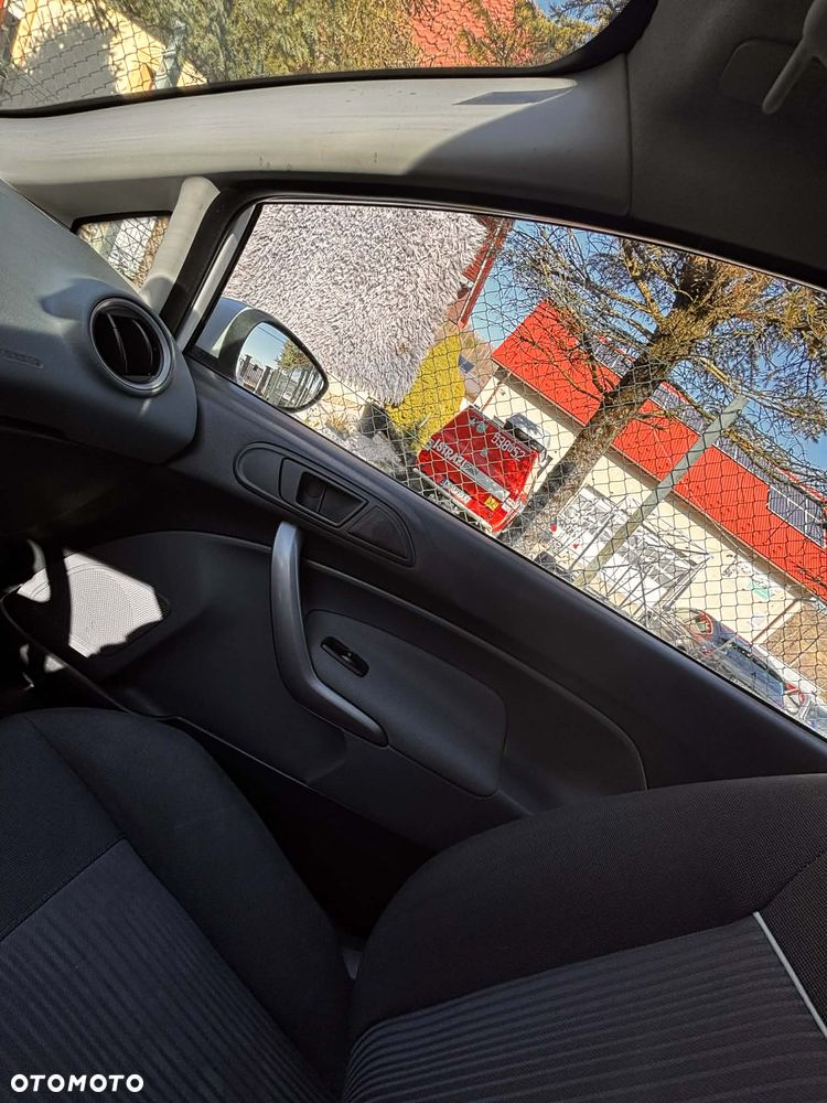 Ford Fiesta 1.25 Trend - 12