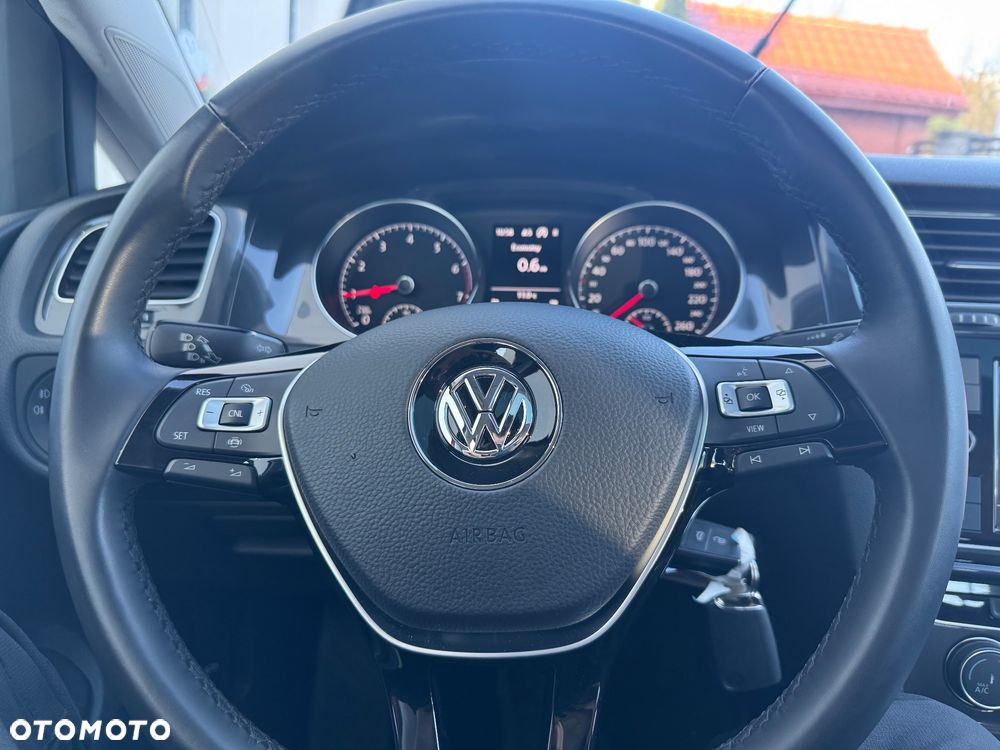 Volkswagen Golf - 24