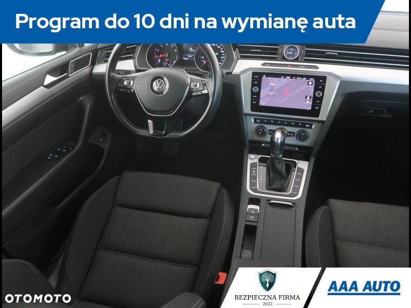 Volkswagen Passat - 8