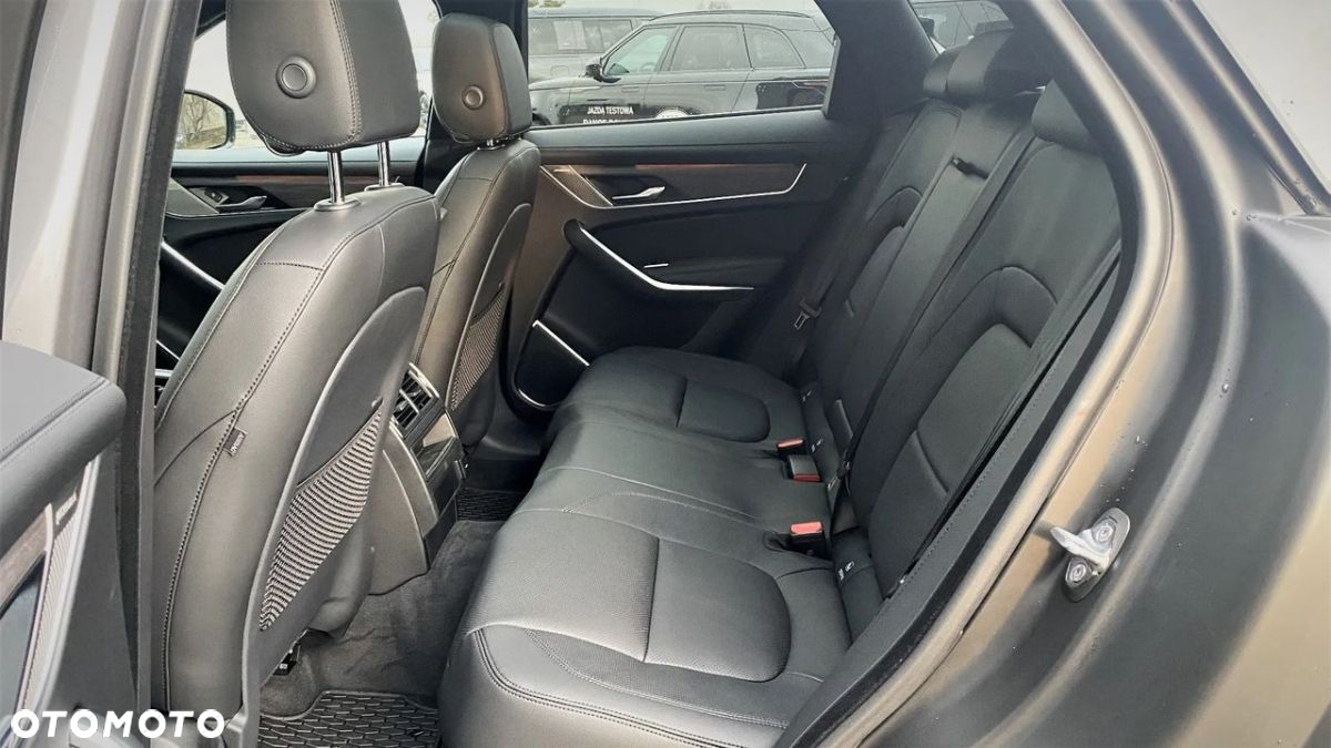 Jaguar F-Pace - 13