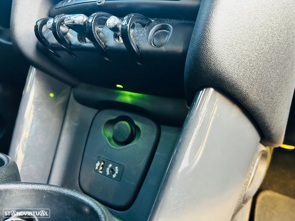 MINI 3 Portas Cooper D Metropolitan - 17