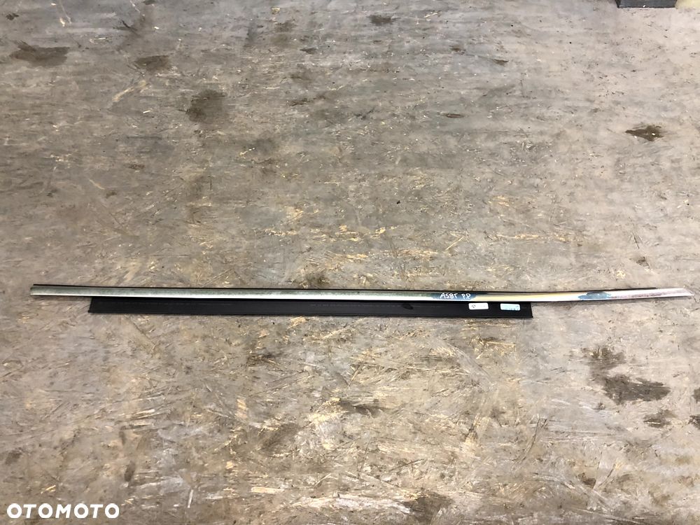 AUDI A5 8T LISTWA ZGARNIAJĄCA DRZWI PRZWY PRZÓD PRZEDNIA CHROM 8T8853284F