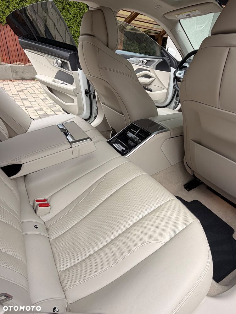 BMW Seria 8 840i xDrive - 24