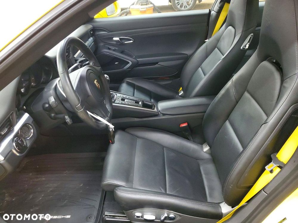 Porsche 911 Carrera 4 PDK - 8