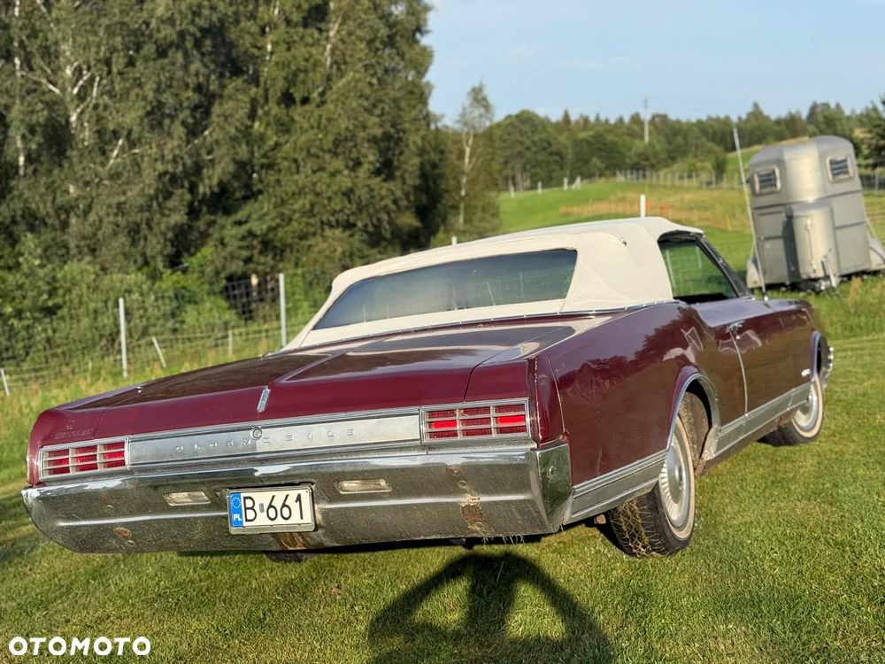 Oldsmobile Delta 88 - 20