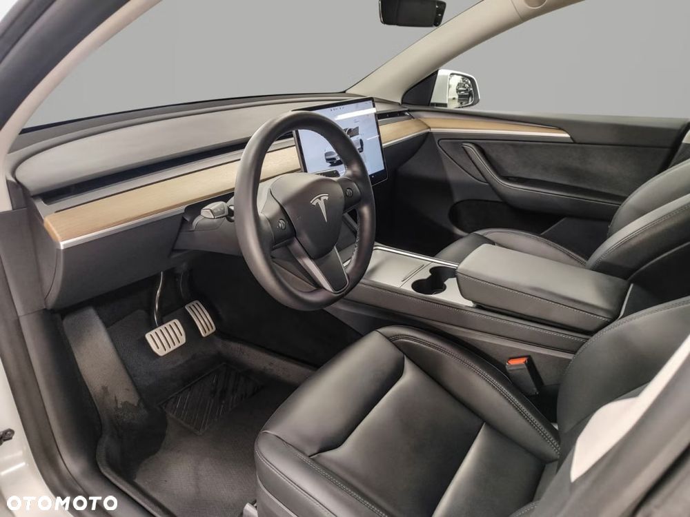 Tesla Model Y Performance Dual Motor AWD - 26
