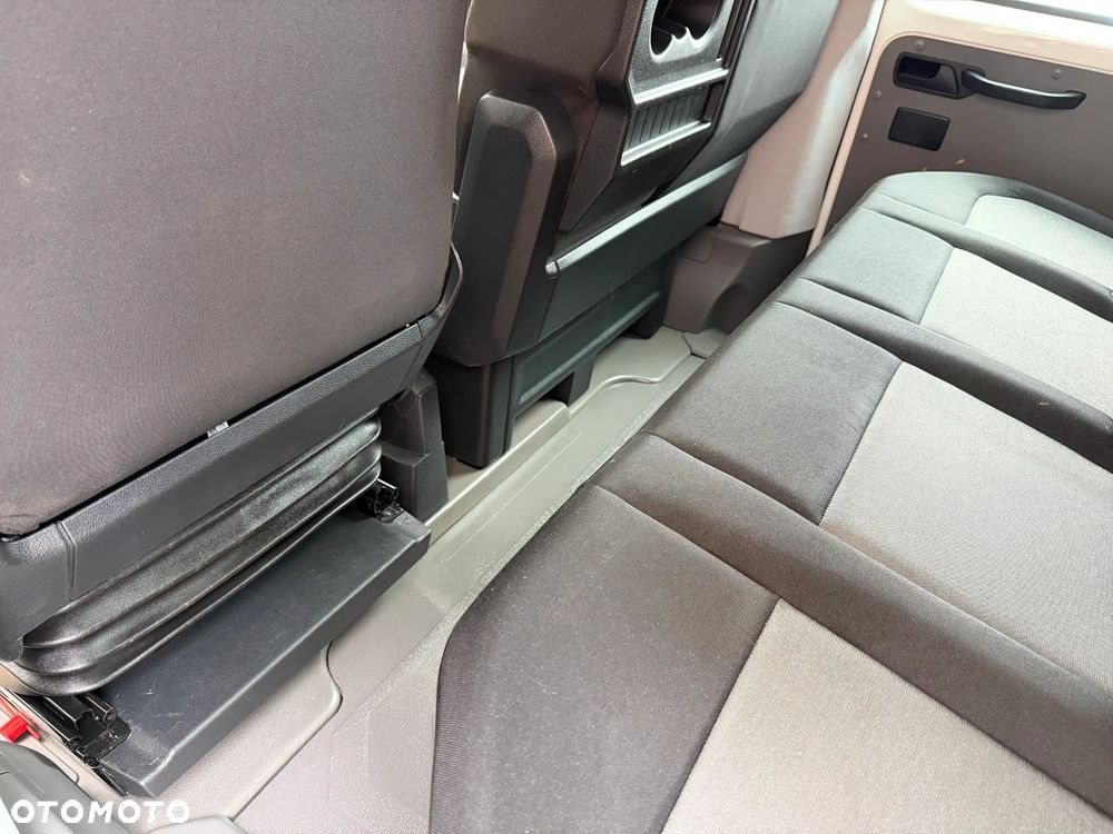 Volkswagen Crafter Doka Brygadówka 7 osób - 20