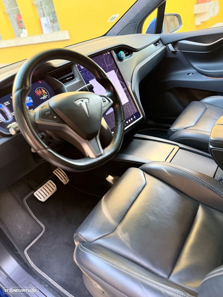 Tesla Model X - 36