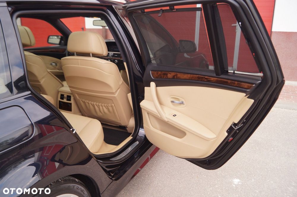 BMW Seria 5 525d Edition Sport - 32