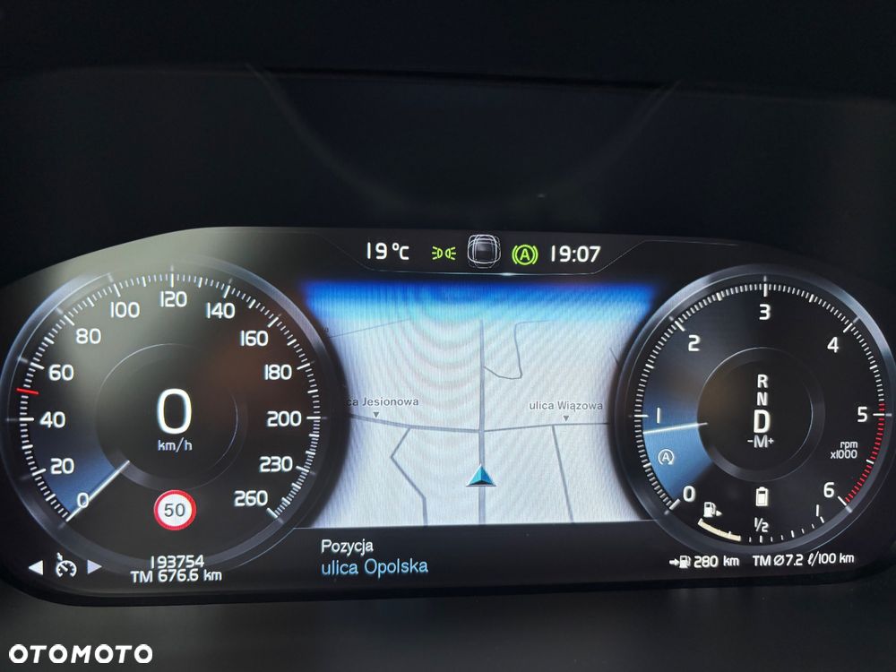 Volvo XC 60 B4 D AWD Momentum Pro - 40