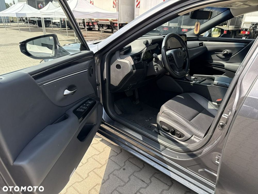 Lexus ES 300h Business Edition - 10