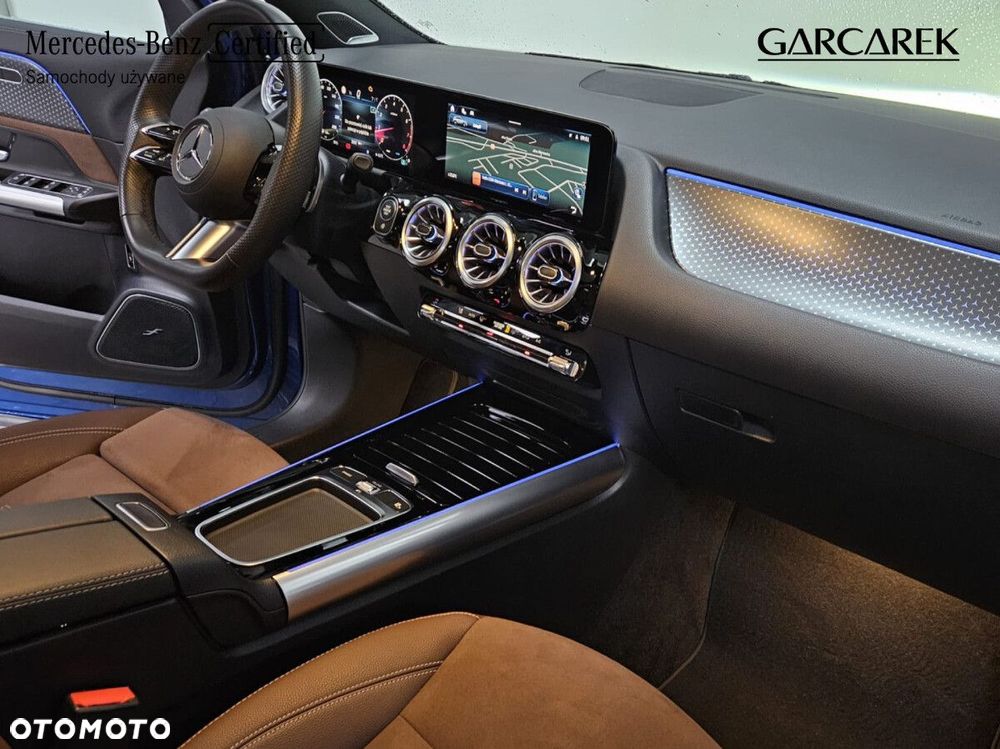 Mercedes-Benz GLA - 18