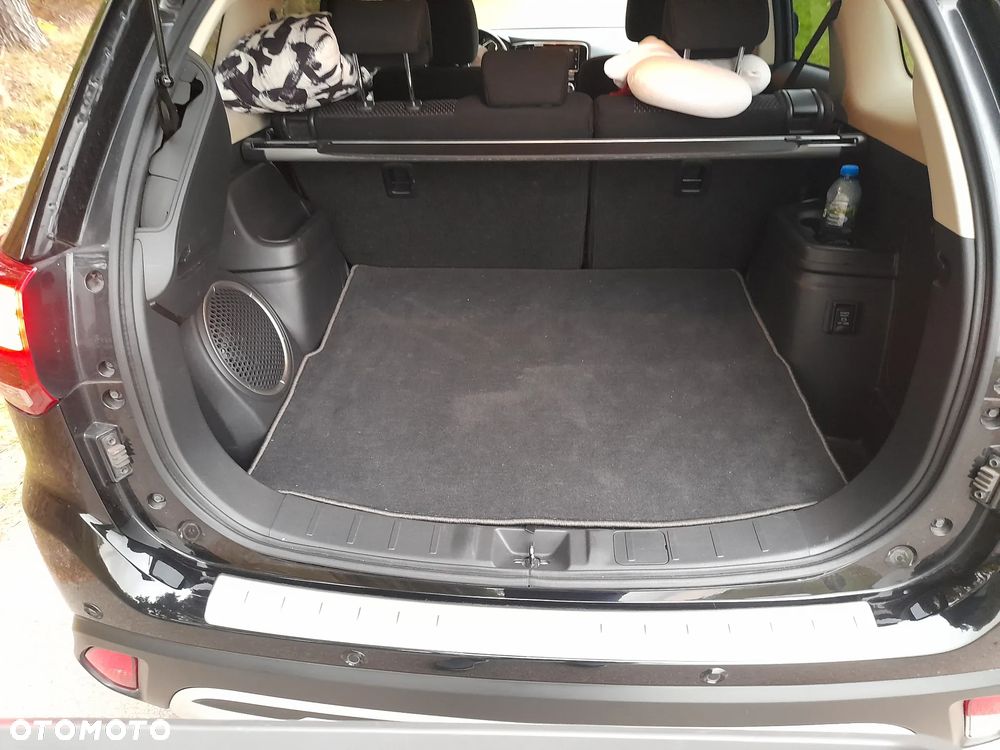 Mitsubishi Outlander 2.0 Instyle + 4WD CVT - 8