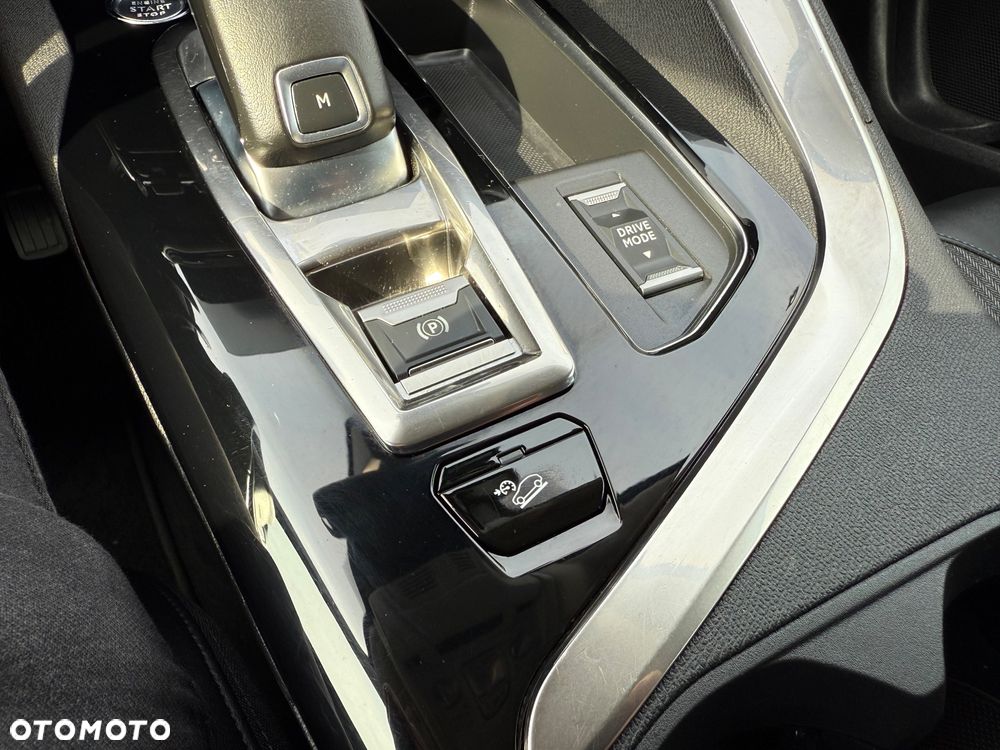 Peugeot 3008 PureTech 130 Stop & Start GPF EAT8 Allure - 34
