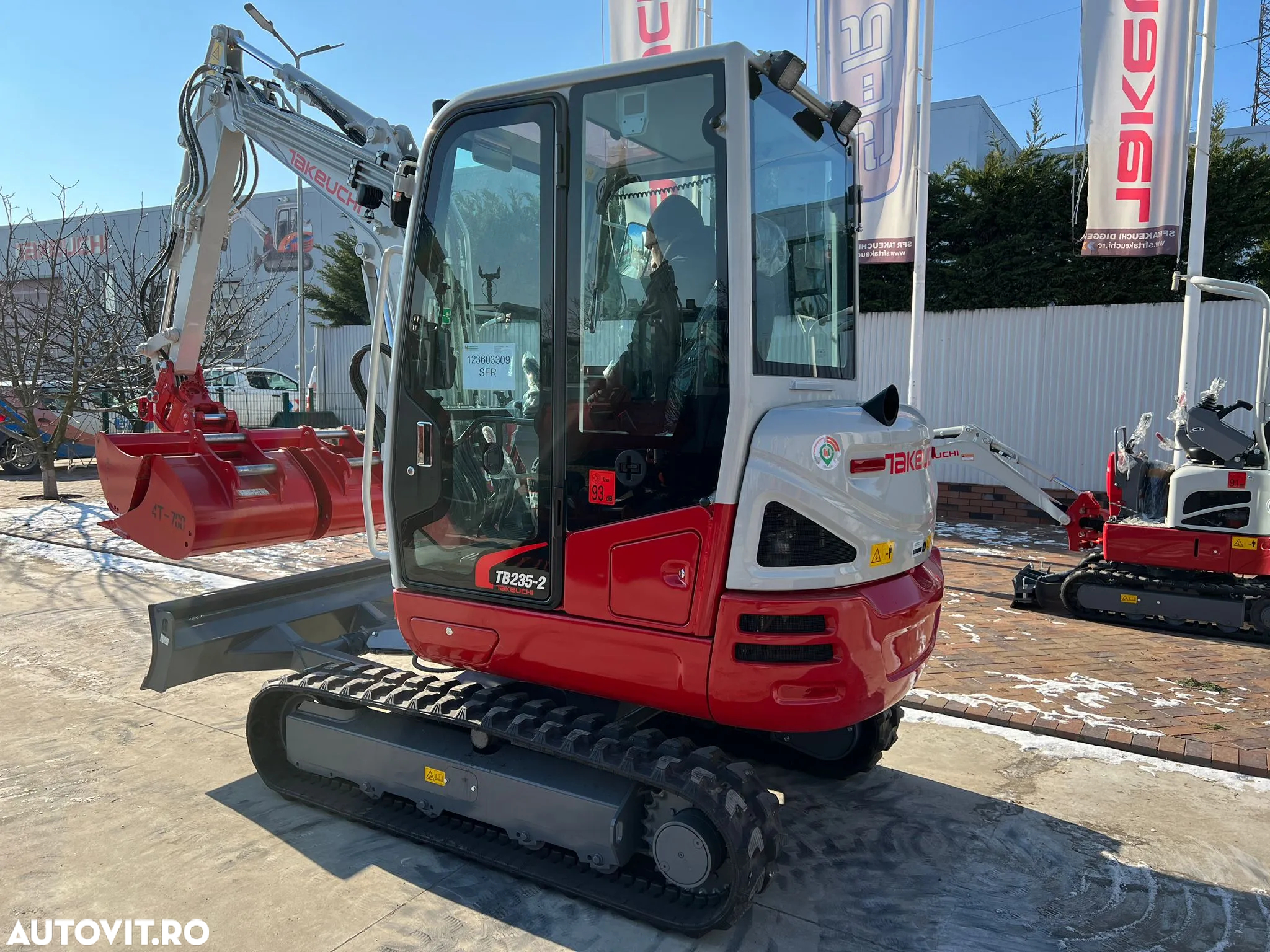 Takeuchi TB 235-2 4 ani garantie - 3