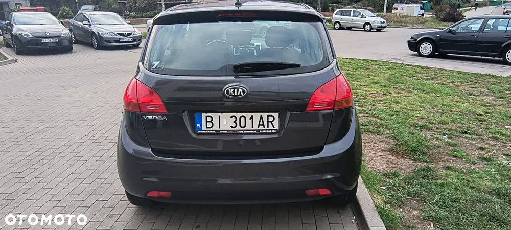 Kia Venga - 8