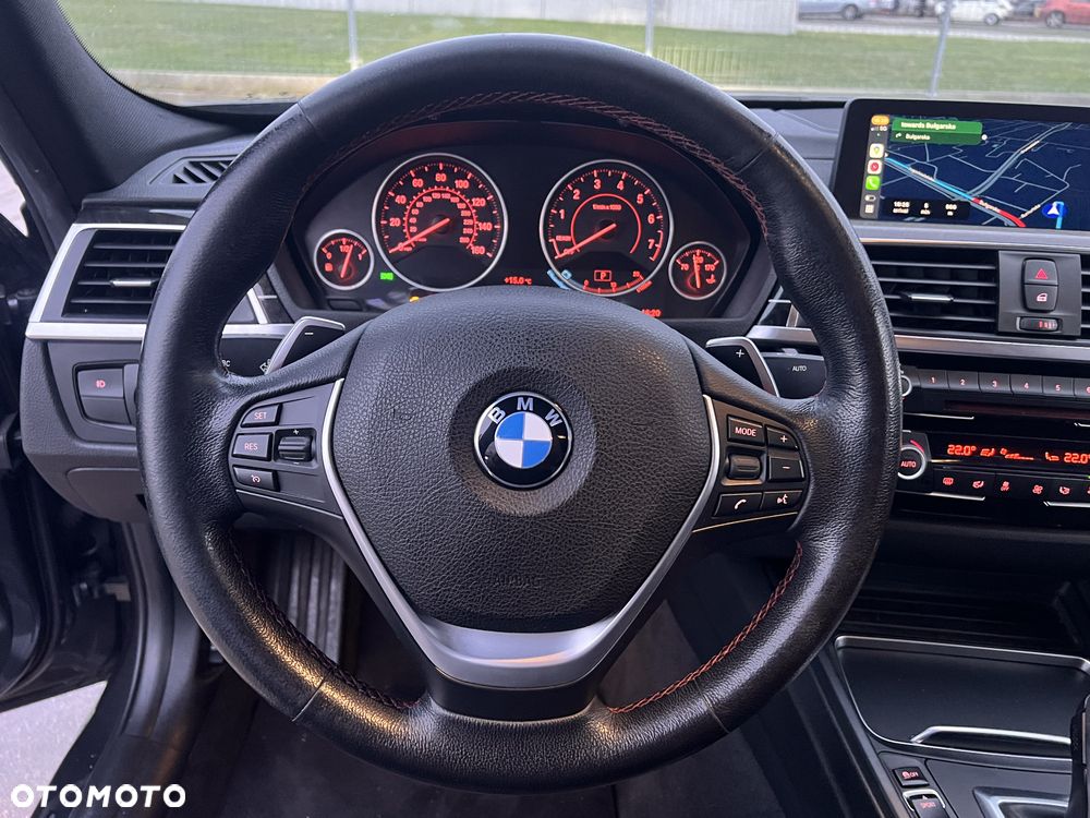 BMW Seria 3 330i xDrive - 21
