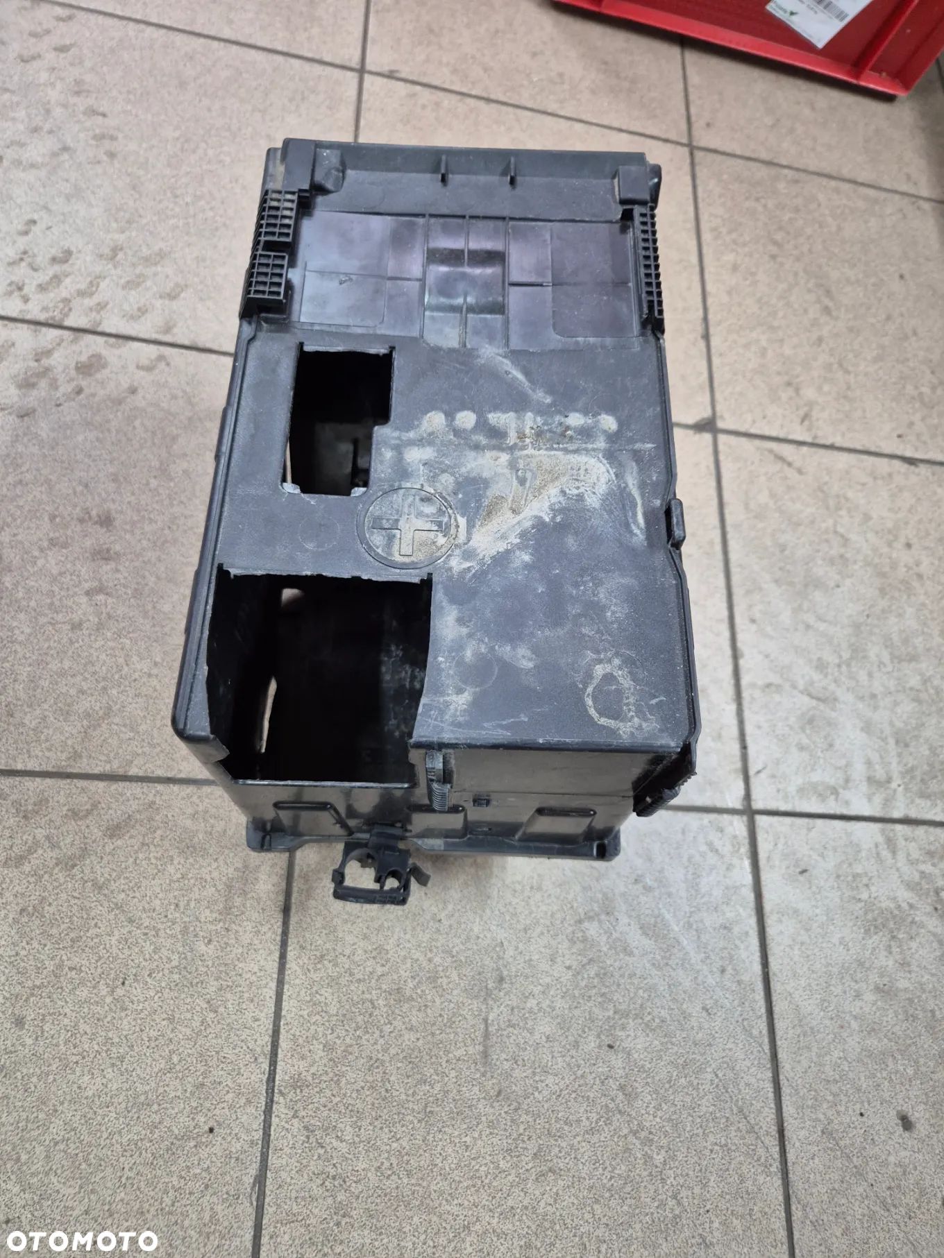 OSŁONA OBUDOWA AKUMULATORA PARTNER BERLINGO II 1.6 HDI  08r.+ - 1