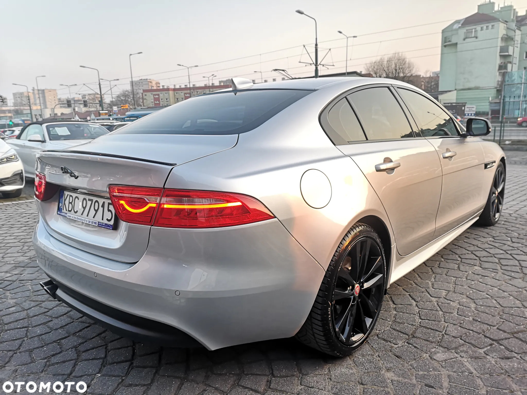 Jaguar XE 2.0 D R-Sport - 2
