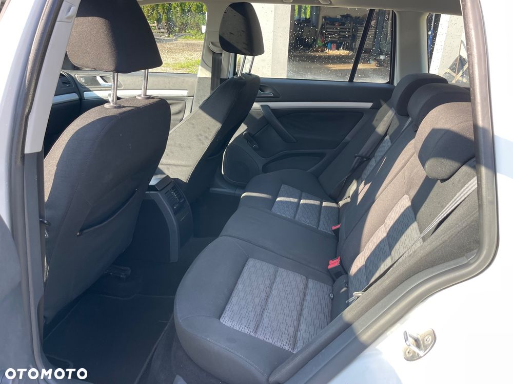 Skoda Octavia 1.6 Combi Style - 9