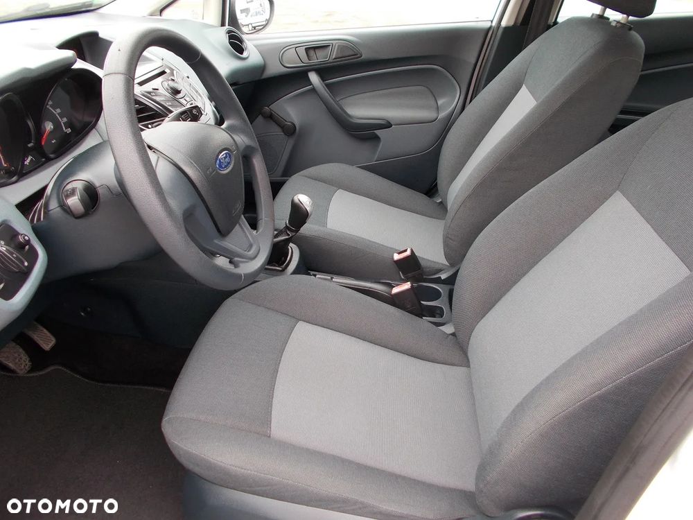 Ford Fiesta 1.25 Celebration - 17