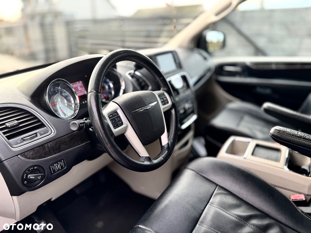 Chrysler Town & Country 3.6 Touring - 31