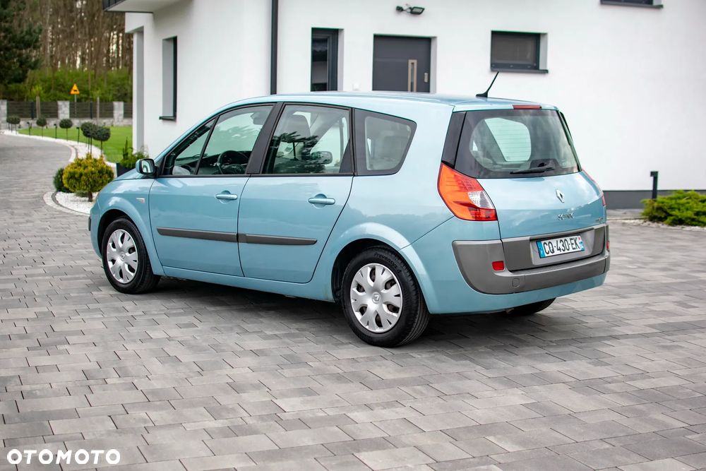 Renault Grand Scenic - 26